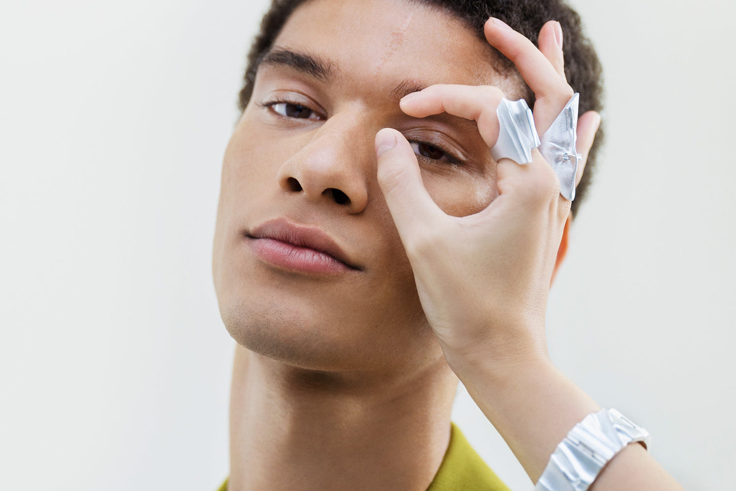 Kalevala-Sukkula-sormus-Avaruushopea-kokoelmasta-muotoilija-Björn-Weckströmin-suunnittelema.