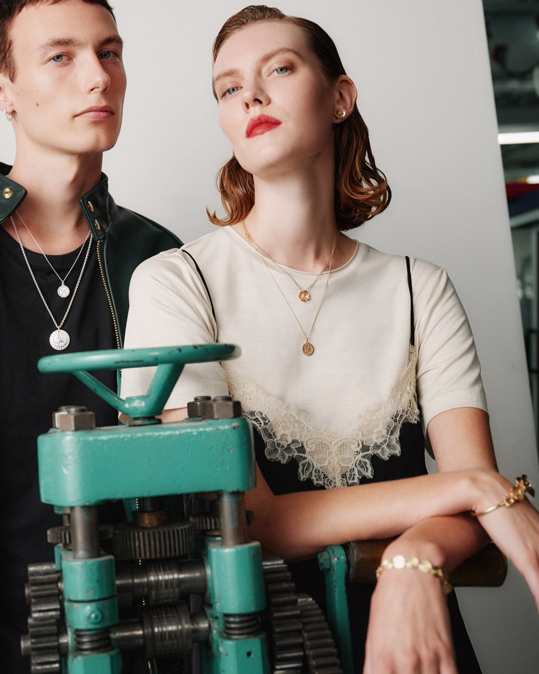 Kalevala-Amuletti-kaulakorut-hopea-pronssi