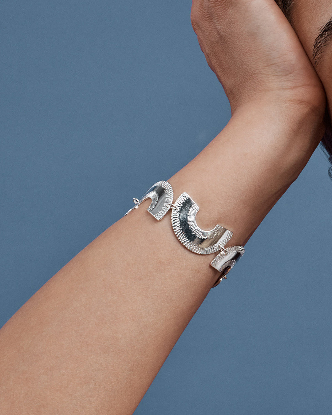 Kalevala Kaaria rannekoru hopea