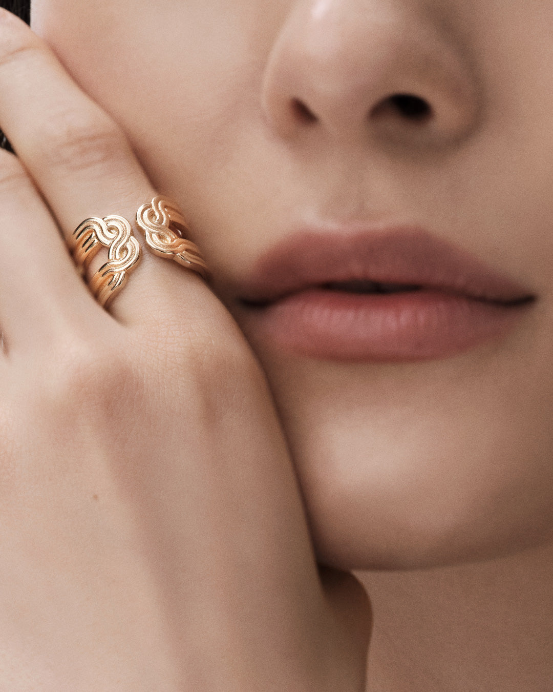 Louhetar-sormus hopea