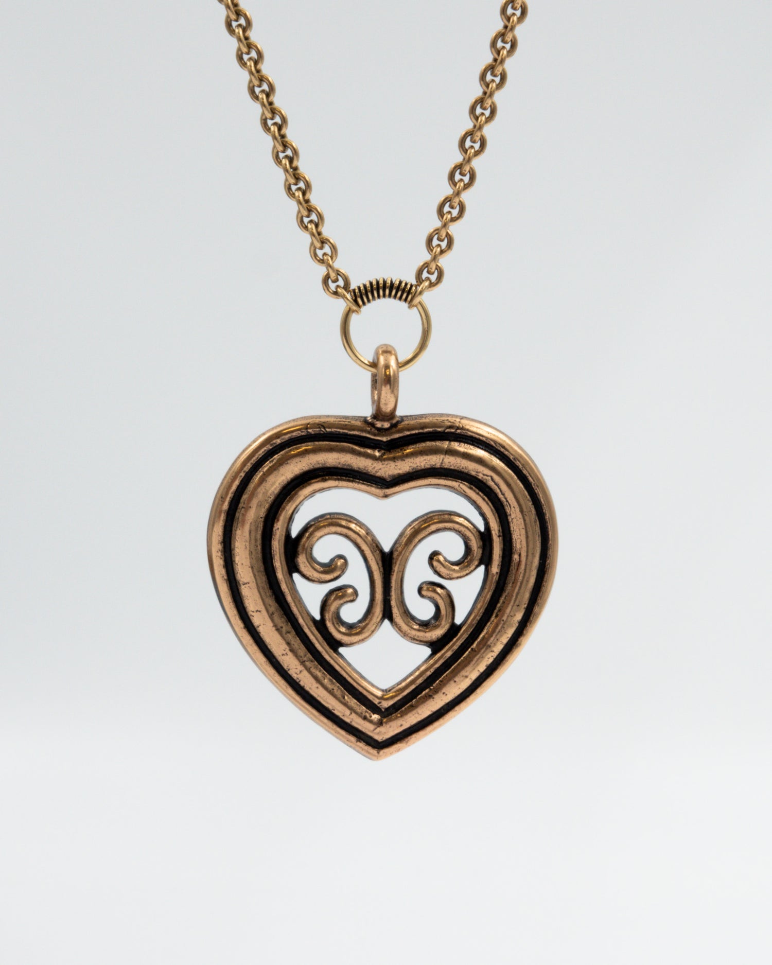 Pidetty Utajärven sydän -riipus iso 70 cm pronssi