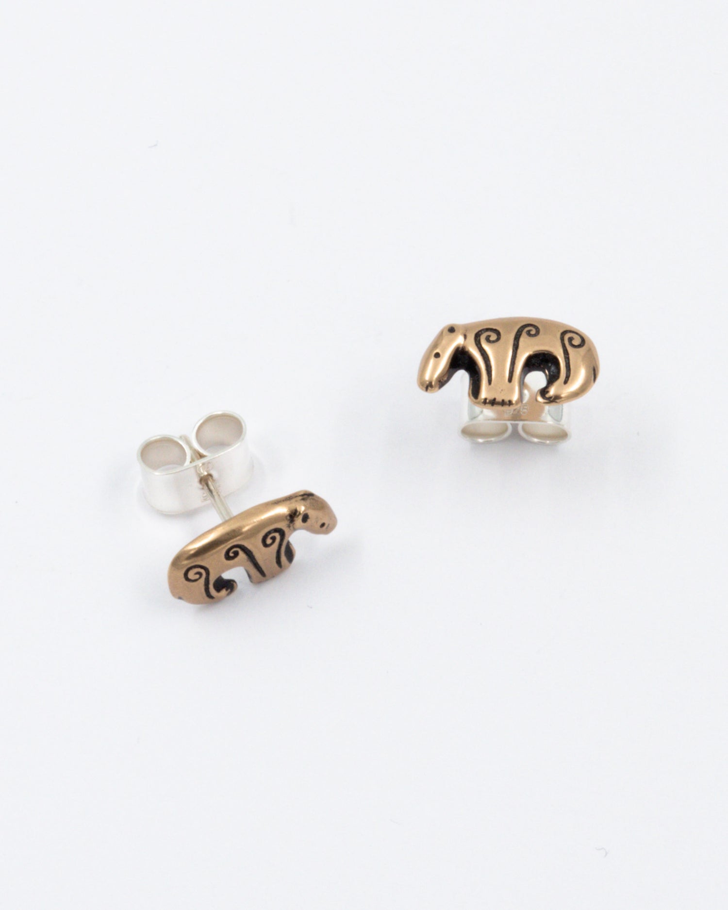 Preloved Kalevalankarhu ピアス ブロンズ