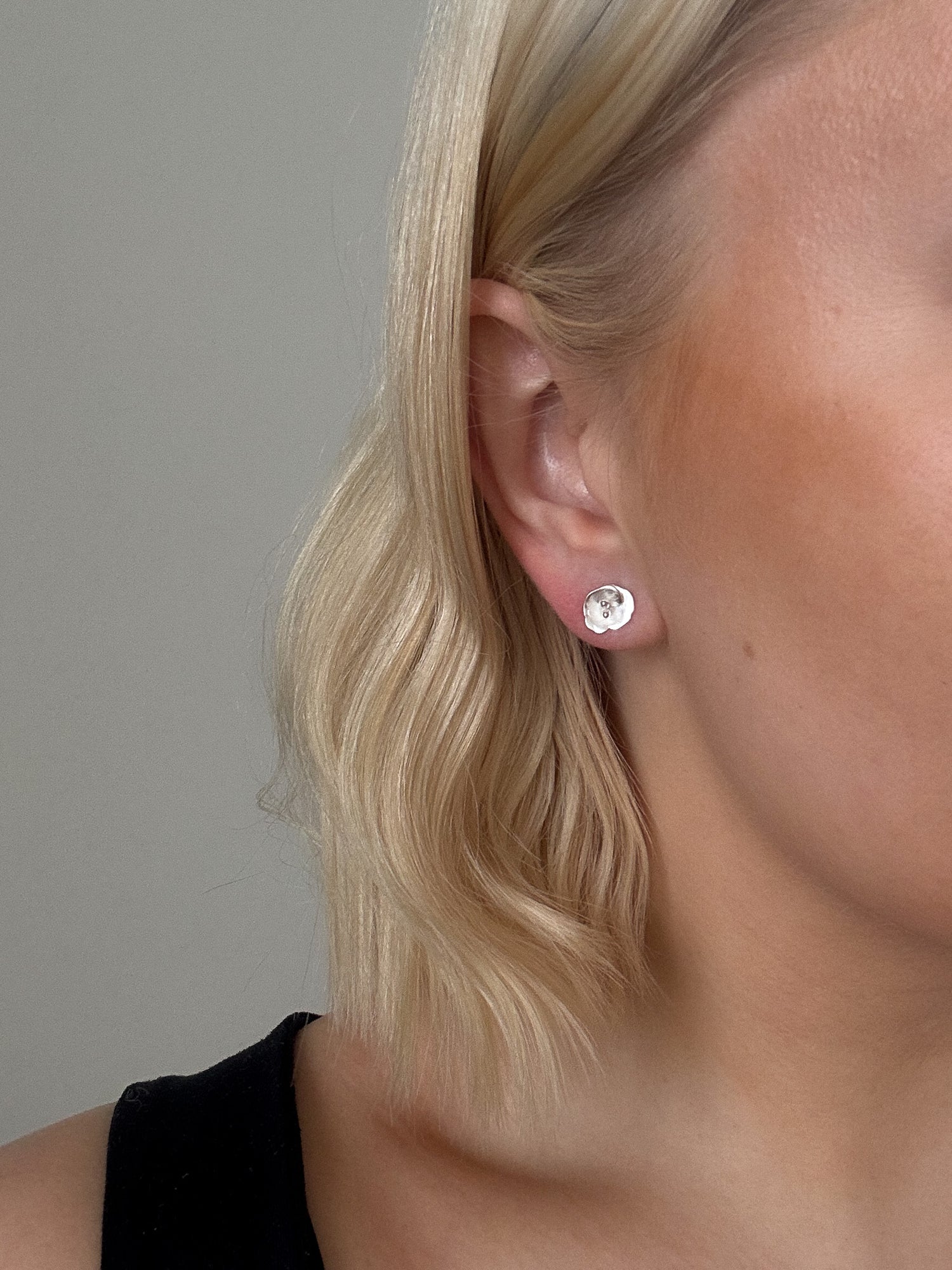 Midsummer Night Rose ミニピアス