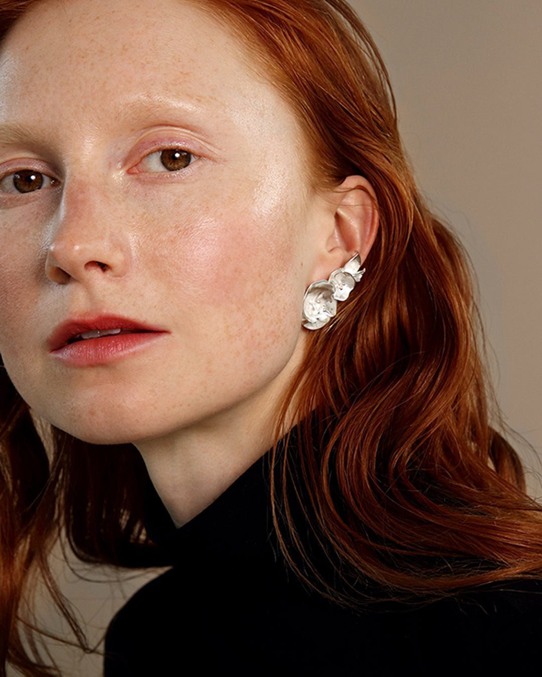 Kesäyön ruusu -korvakorut isot hopea puolipari oikea