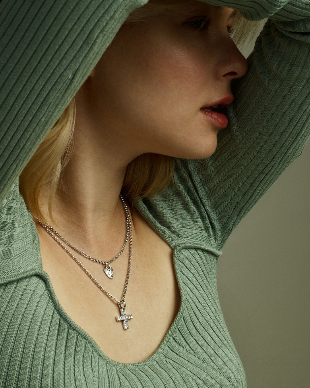 Elämän roihu クロスネックレス