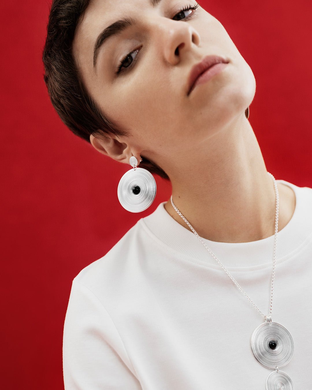 Kosmos-korvakorut hopea onyksi puolipari oikea