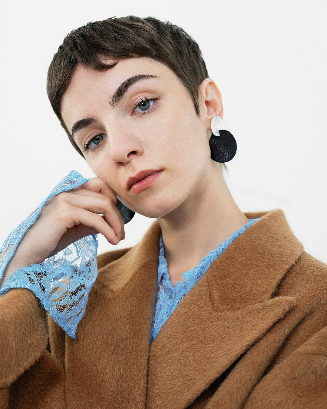 Nolla-korvakorut hopea vihreä